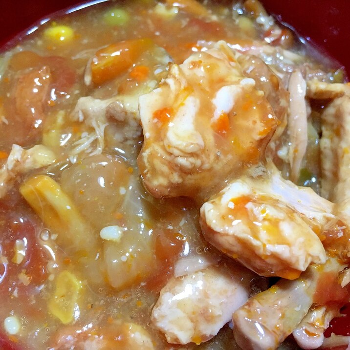チリ味の鶏肉とミックスベジタブルの餡かけスープ